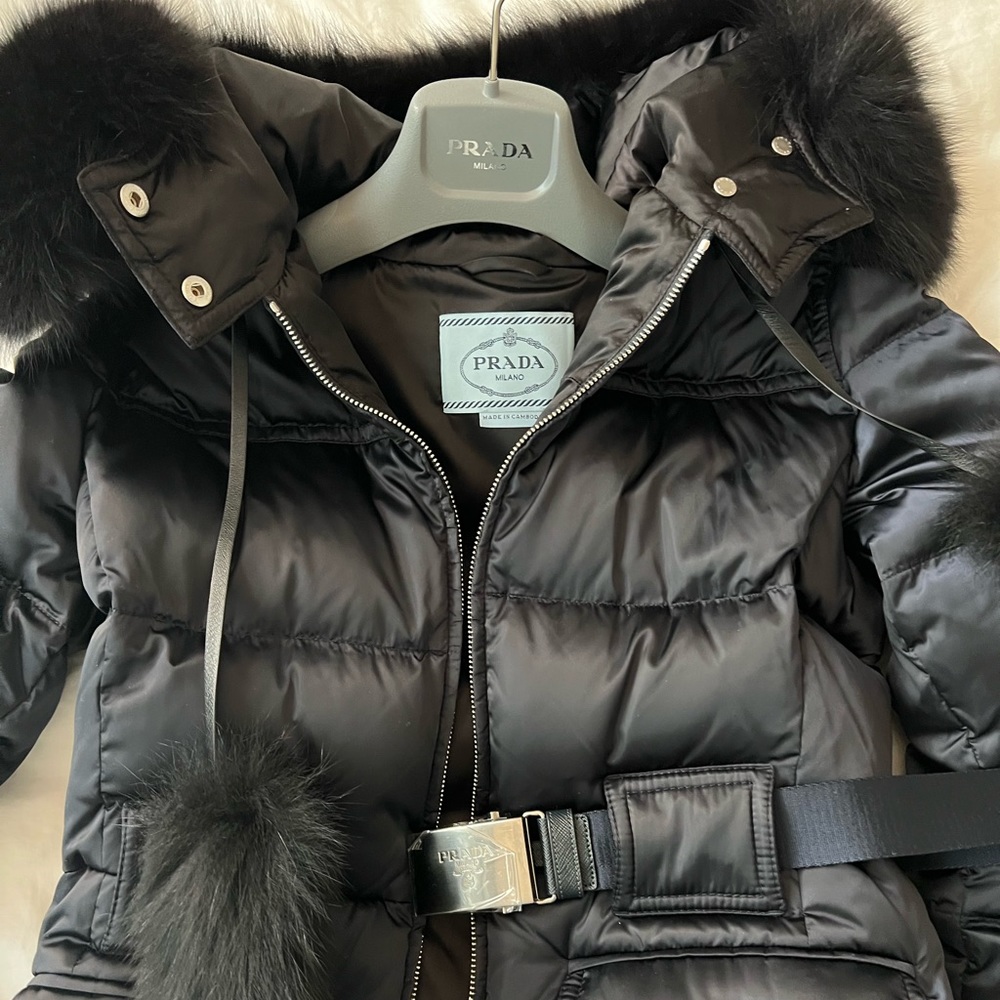 NWT Prada Puffer with belt in Navy with Black fur collar - Picture 6 of 8